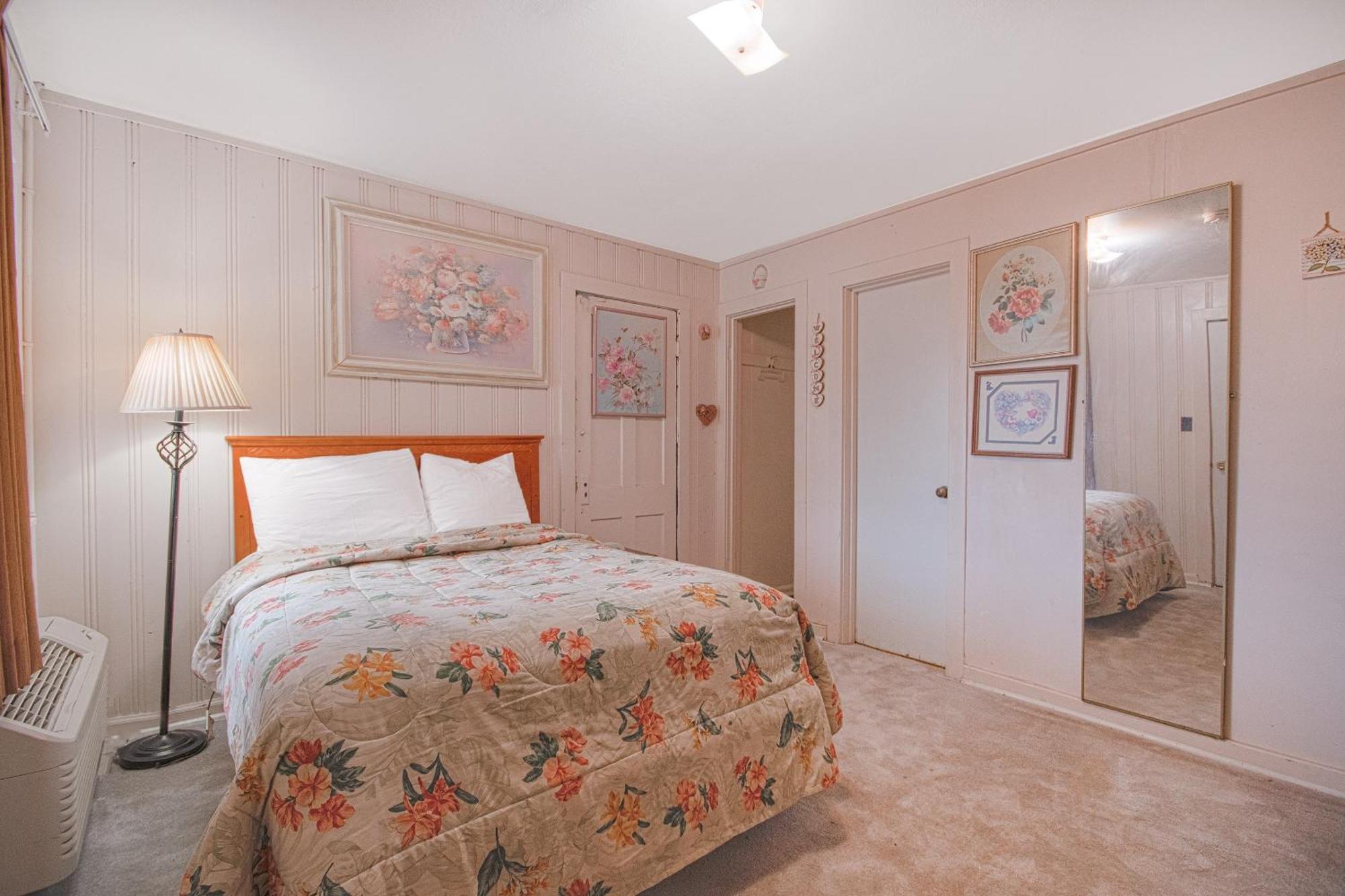 Sunflower Motel Hiawatha By Oyo Exterior photo
